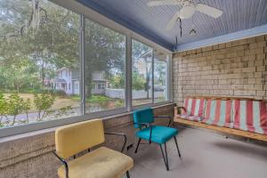 Chic Ocala Home with Yard about 1 Mi to Dtwn Square