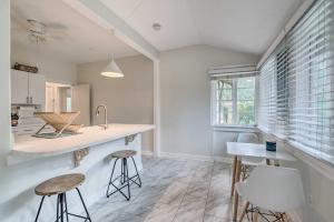 Chic Ocala Home with Yard about 1 Mi to Dtwn Square