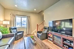 Modern Red Lodge Cabin - Walk to Broadway Ave - 库克市