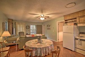 Inviting Apartment with Deck in Smoky Mountains