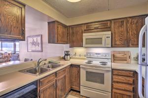 Less Than 15 Mi to Breck Dillon Condo with Fireplace