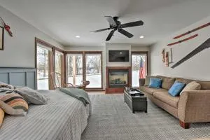 Pet-Friendly Retreat with Deck Steps to Marina! - Durand