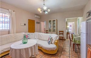 2 Bedroom Lovely Home In Padul