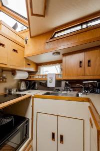 2BR Spacious & Comfy 43 Yacht - Heat & AC - On the Freedom Trail - Best Nights Sleep
