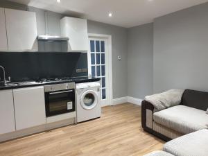 Lovely 1 bedroom flat High Barnet 3 mins away