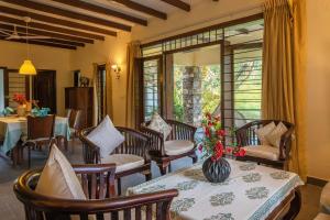 StayVista at Magpie Cottage with Sona River View