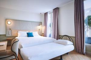 Hotels Hotel Cervantes by Happyculture : Chambre Triple Premium