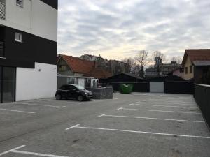 Cool Apartments with FREE PARKING