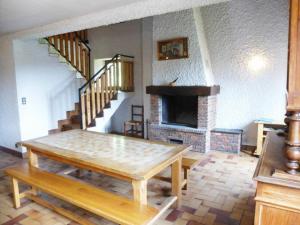 Maisons de vacances Gite familial pres de La Chaise-Dieu avec jardin, terrasse, jeux pour enfants et equipements bebe - FR-1-582-287 : photos des chambres