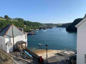 The Slipway Fowey Harbour Parking 1 Min & Garden