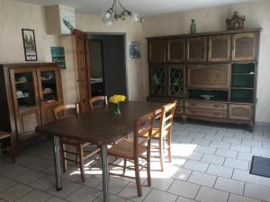 Maisons de vacances Gite Sionviller, 3 pieces, 4 personnes - FR-1-584-38 : photos des chambres