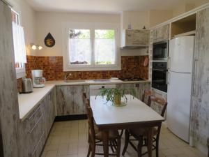 Maisons de vacances Gite Fontenay-sur-Eure, 6 pieces, 10 personnes - FR-1-581-75 : photos des chambres