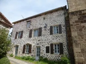 Ancien presbytère avec 3 chambres au pied d'une forteresse médiévale - FR-1-582-113 - Salettes