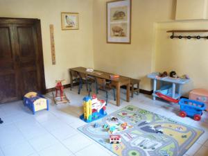 Maisons de vacances Gite Villeneuve-d'Allier, 6 pieces, 10 personnes - FR-1-582-183 : photos des chambres