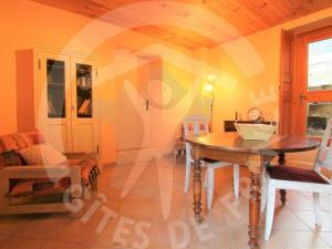 Maisons de vacances Gite Polignac, 3 pieces, 5 personnes - FR-1-582-117 : Maison de Vacances (5 Adultes)