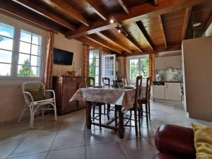 Maisons de vacances Gite Champclause, 4 pieces, 6 personnes - FR-1-582-259 : photos des chambres