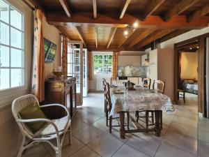 Maisons de vacances Gite Champclause, 4 pieces, 6 personnes - FR-1-582-259 : photos des chambres