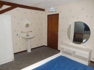 Maisons de vacances Gite Arthon, 5 pieces, 11 personnes - FR-1-591-12 : photos des chambres