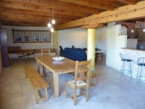 Maisons de vacances Gite Freycenet-la-Tour, 3 pieces, 5 personnes - FR-1-582-277 : photos des chambres