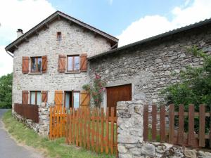 Maisons de vacances Gite Jullianges, 3 pieces, 5 personnes - FR-1-582-214 : photos des chambres