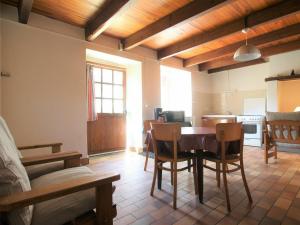 Maisons de vacances Gite Blesle, 3 pieces, 4 personnes - FR-1-582-14 : photos des chambres