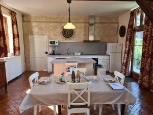 Maisons de vacances Gite Ligny-le-Ribault, 3 pieces, 4 personnes - FR-1-590-225 : photos des chambres