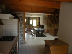 Maisons de vacances Gite Dommartin-aux-Bois, 3 pieces, 5 personnes - FR-1-589-87 : photos des chambres