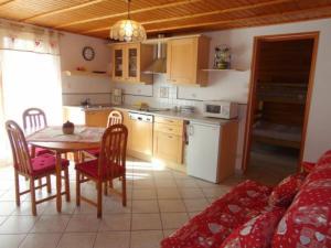 Maisons de vacances Gite Basse-sur-le-Rupt, 2 pieces, 4 personnes - FR-1-589-62 : photos des chambres