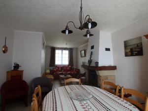 Maisons de vacances Gite Saint-Denis-du-Payre, 3 pieces, 4 personnes - FR-1-426-403 : photos des chambres