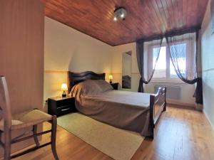 Maisons de vacances Gite Mazerat-Aurouze, 5 pieces, 8 personnes - FR-1-582-220 : photos des chambres