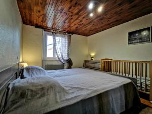 Maisons de vacances Gite Mazerat-Aurouze, 5 pieces, 8 personnes - FR-1-582-220 : photos des chambres