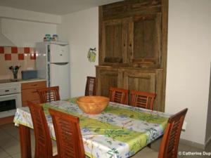 Maisons de vacances Gite Attigneville, 5 pieces, 8 personnes - FR-1-589-1 : photos des chambres