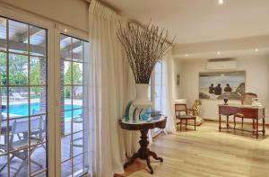 Luxury 4 Bdrm Villa with Pvt Pool on the beach