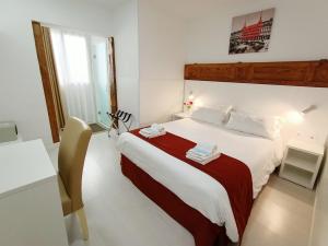 Standard Double Room room in Hostal Royal Cruz