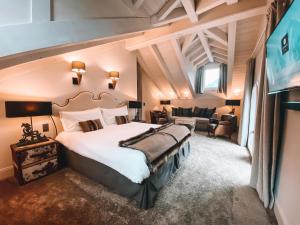 Suite with Mountain View room in Le White