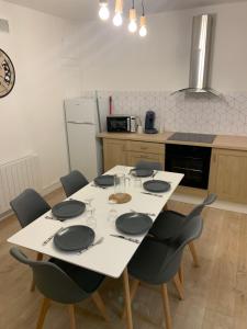 L EFFET MER 70M2 avec 2 chambres doubles avec Parking 1 voiture GRATUIT, NETFLIX disponible, Lits faits à l arrivé Serviettes de toilettes fournies