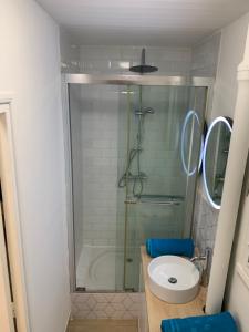 L EFFET MER 70M2 avec 2 chambres doubles avec Parking 1 voiture GRATUIT, NETFLIX disponible, Lits faits à l arrivé Serviettes de toilettes fournies