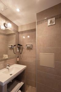 Hotels Hotel France Albion : Chambre Familiale