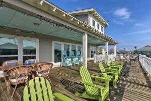 Steps to Beach Bolivar Peninsula Home with Views! - Stingaree