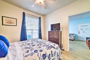 Corpus Christi Condo - Walk to Whitecap Beach!