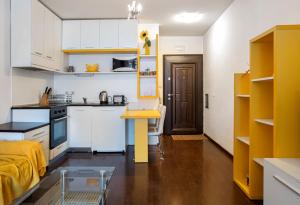Vibrant Top Central Studio