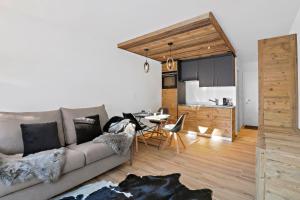 Studio rénové et chaleureux en plein centre