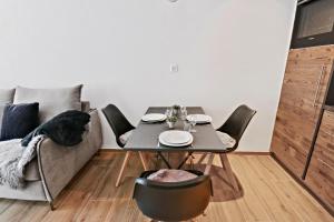 Studio rénové et chaleureux en plein centre