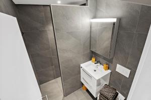 Studio rénové et chaleureux en plein centre