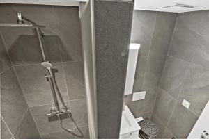 Studio rénové et chaleureux en plein centre