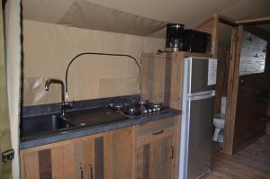 Campings Camping de la Vallee Heureuse : photos des chambres