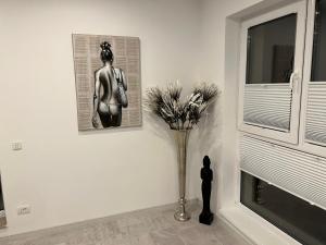 Stunning 2-Room Penthouse with Lakeview W11