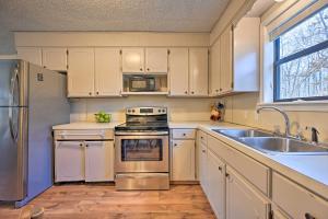 Hidden Oaks Broken Bow Vacation Rental, Pets OK!