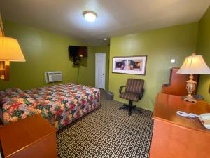 Queen Room room in Lincoln Motel