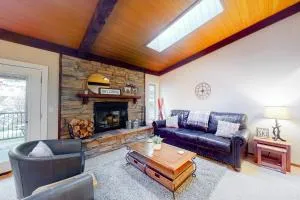 Style Near the Slopes - Red Cliff